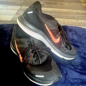 Women’s Nike dual fusion sole sneakers , Good condition, Ladies Size 7.5